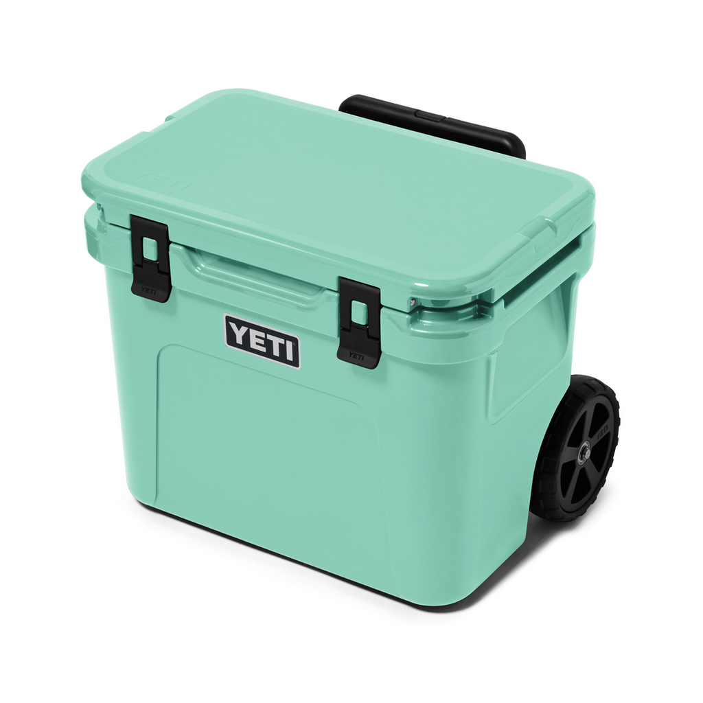 YETI ROADIE 32 WHEELED COOLER